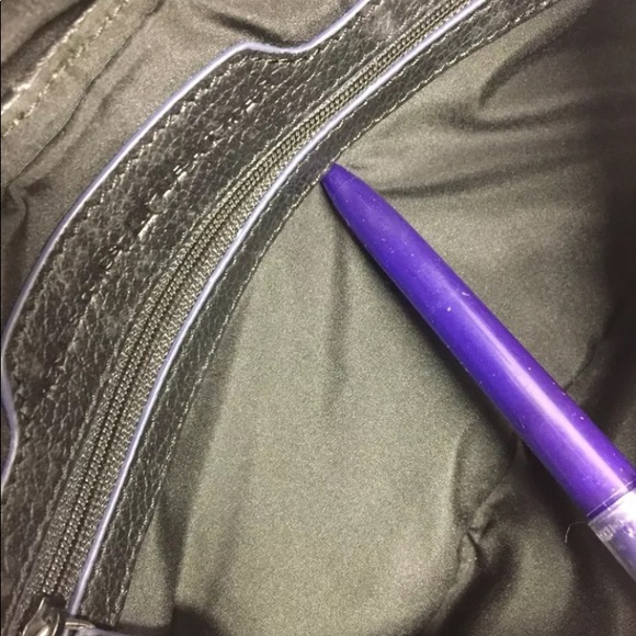 Wilson Leather Black Magnetic Snap Baguette - Picture 4 of 4